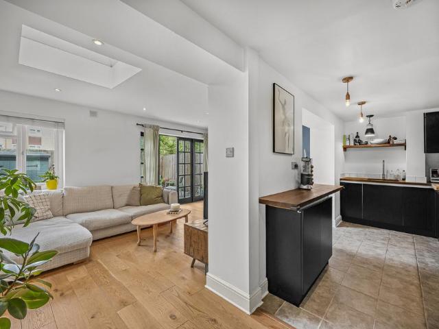 Flat for sale in London Borough of Lewisham, New Cross