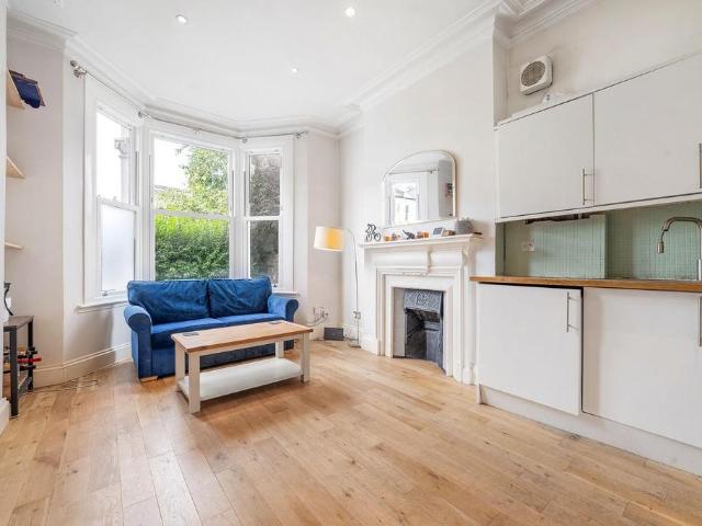 Flat for sale in Streatham Hill, Greater London
