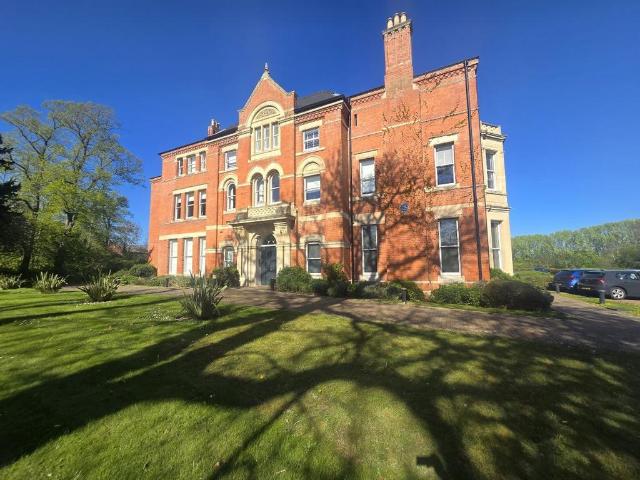 Flat for sale in Copsewood, West Midlands