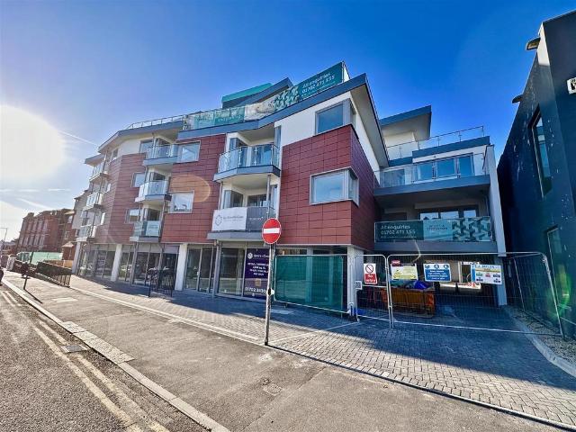 Flat for sale in Alton Barnes, Essex