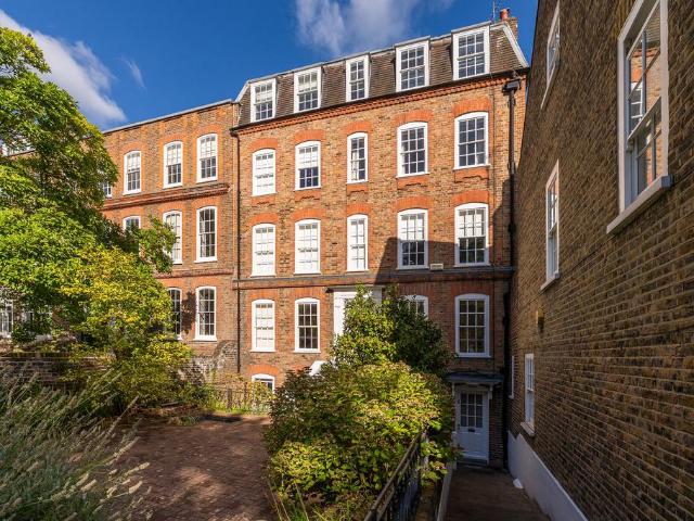 Flat for sale in London Borough of Lambeth, Greater London