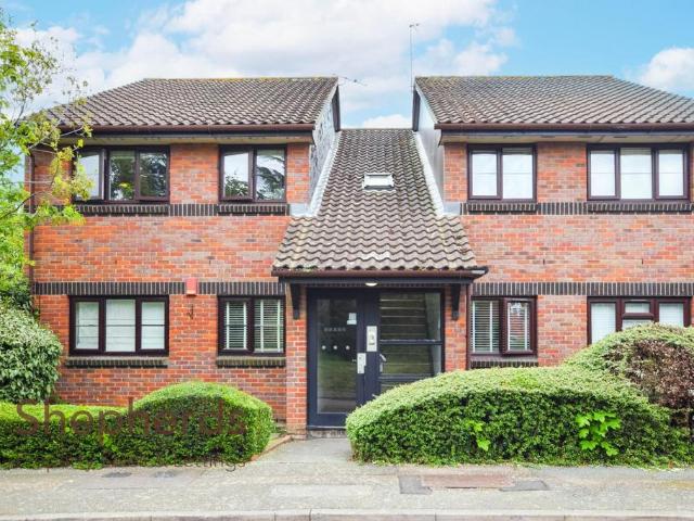 Flat for sale in Broxbourne, Hertfordshire