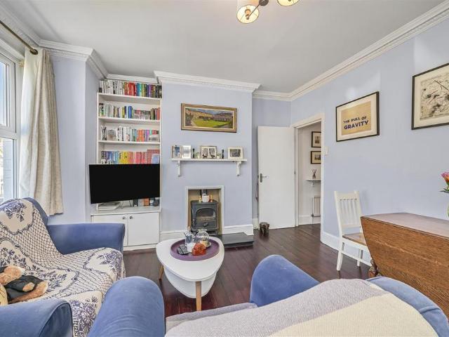 Flat for sale in Southfields, Greater London