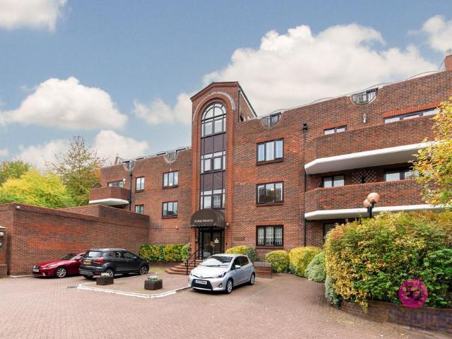 Flat for sale in Hendon, Greater London