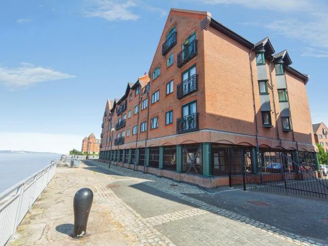 Flat for sale in Calderstones