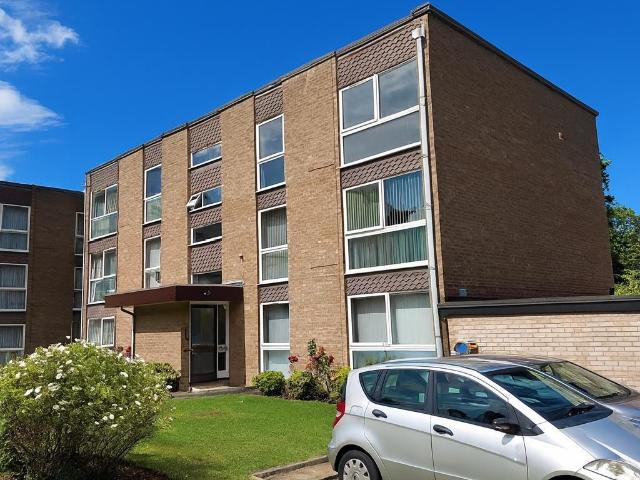 Flat for sale in Mill Hill, Greater London