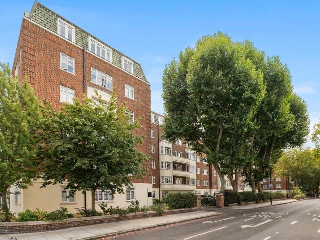 Flat for sale in Earl's Court, Greater London