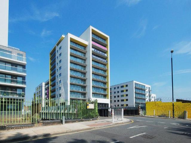Flat for sale in Bromley-by-Bow, Poplar Grove