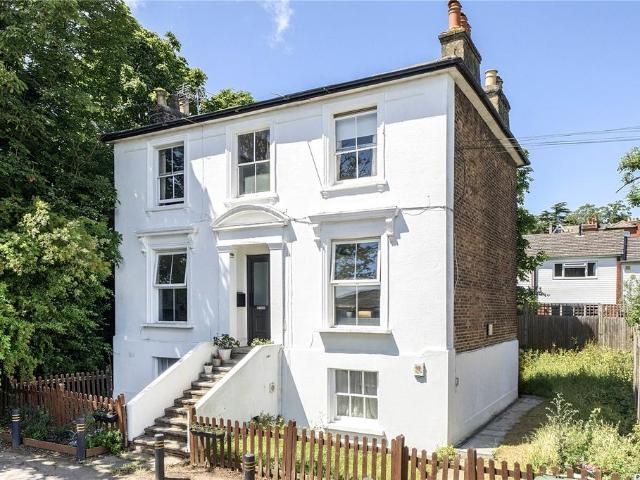 Flat for sale in London Borough of Lewisham, Forest Hill