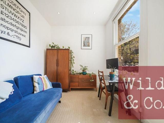 Flat for sale in South Hackney, Greater London