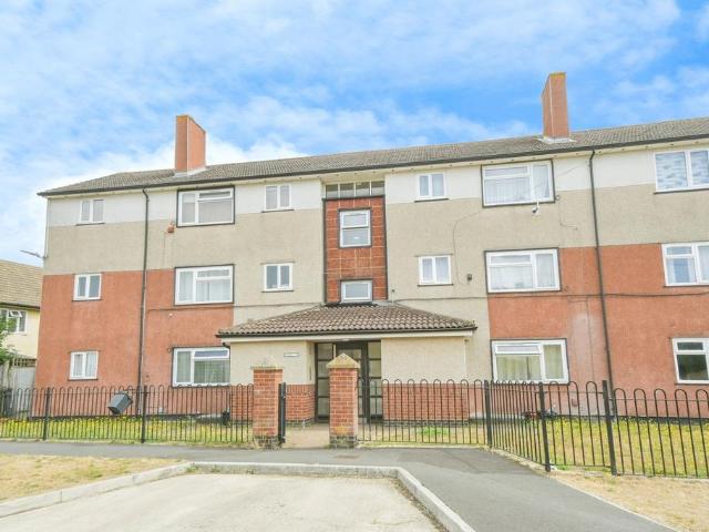 Flat for sale in Penhill, Swindon
