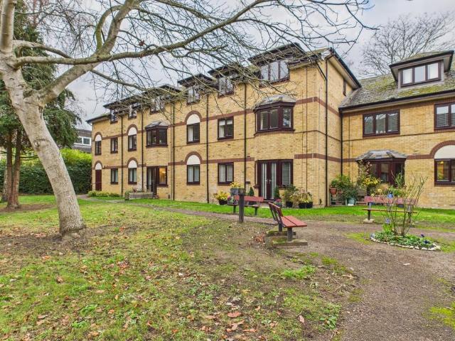 Flat for sale in Arbury, Cambridgeshire