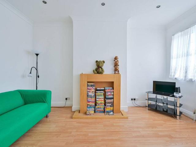 Flat for sale in London Borough of Lewisham, Lower Sydenham