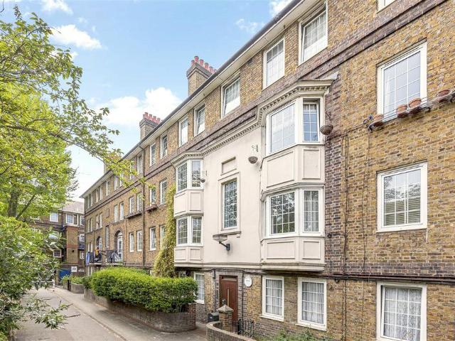 Flat for sale in Bethnal Green, Greater London