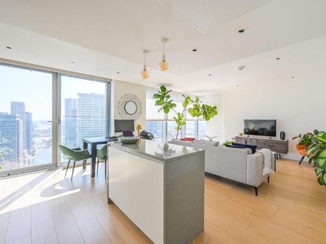 Flat for sale in Canary Wharf, Greater London