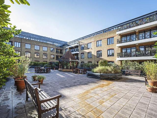 Flat for sale in Wapping, Greater London