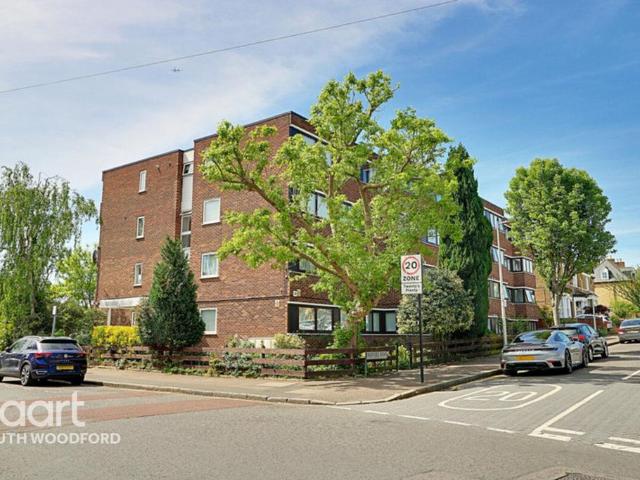 Flat for sale in London Borough of Redbridge, Greater London