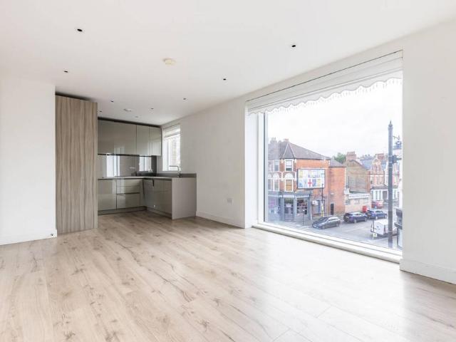 Flat for sale in Hornsey, Greater London