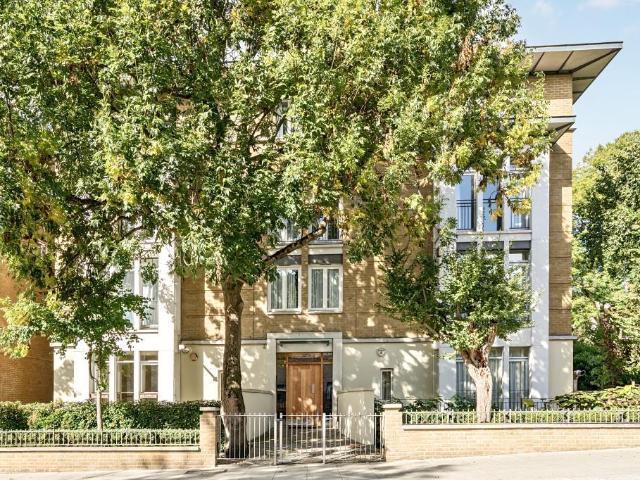 Flat for sale in St. John's Wood, Greater London