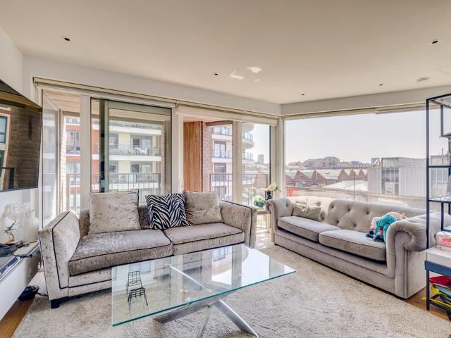 Flat for sale in Greater London