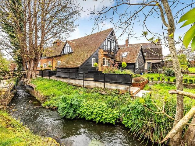 Flat for sale in Holloway Hill, Fole