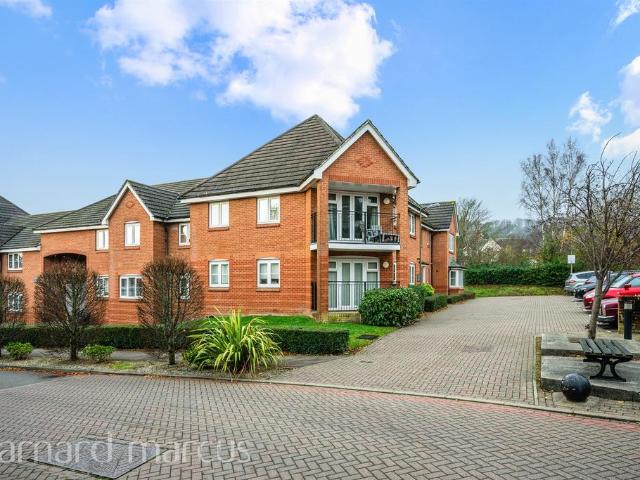 Flat for sale in Red Hill, Surrey