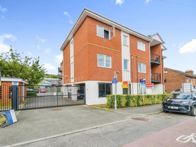 Flat for sale in Castlefield, Cressex