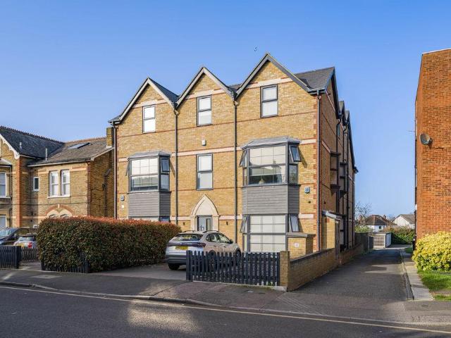 Flat for sale in Albany Park, Greater London