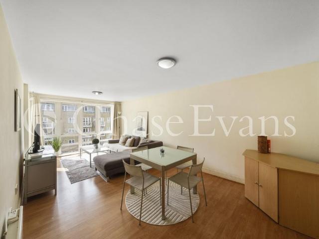 Flat for sale in Isle Of Dogs, Isle Of Man