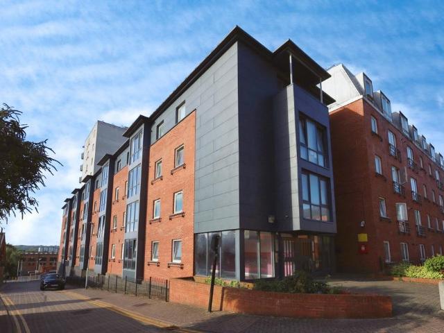 Flat for sale in Northampton, Northamptonshire