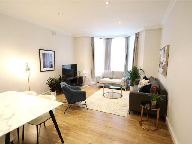 Flat for sale in Kensington, Greater London