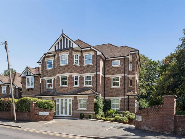 Flat for sale in Radlett, Hertfordshire