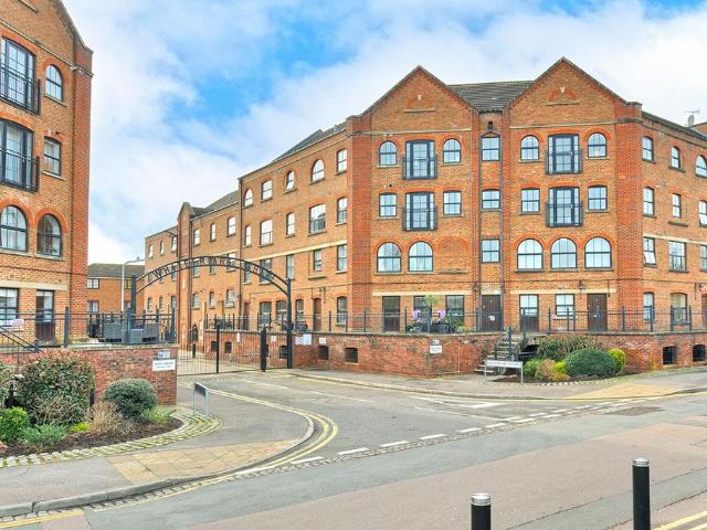 Flat for sale in Brook Street, Bourne Vale
