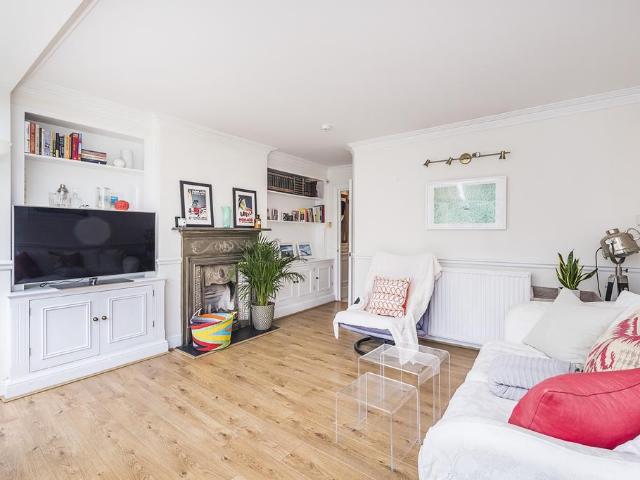 Flat for sale in Fulham, Sands End