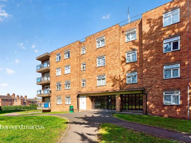 Flat for sale in New Southgate, Isle Of Man