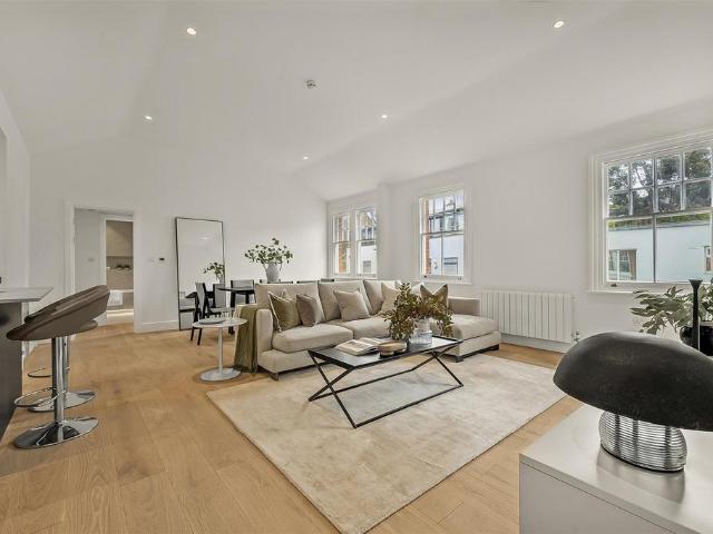 Flat for sale in Belsize Park, Greater London