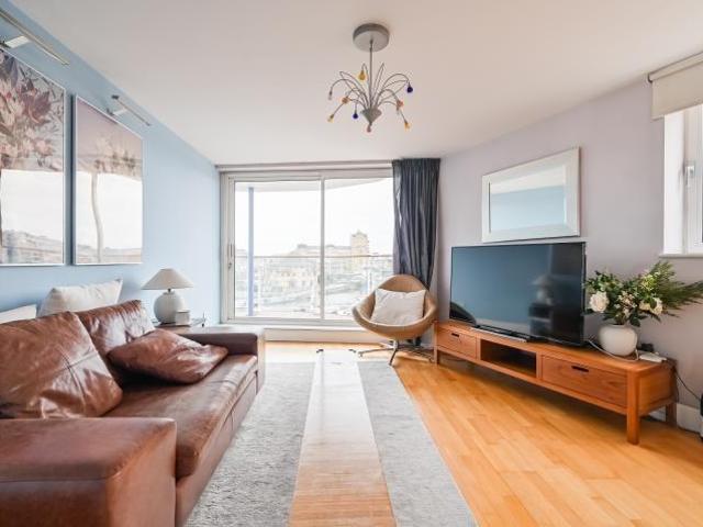 Flat for sale in Ratcliffe, Limehouse
