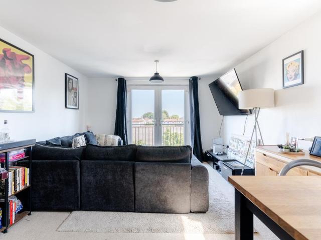 Flat for sale in Speedwell, Bristol