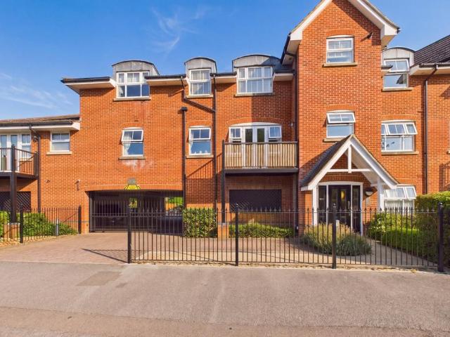 Flat for sale in Maidenhead