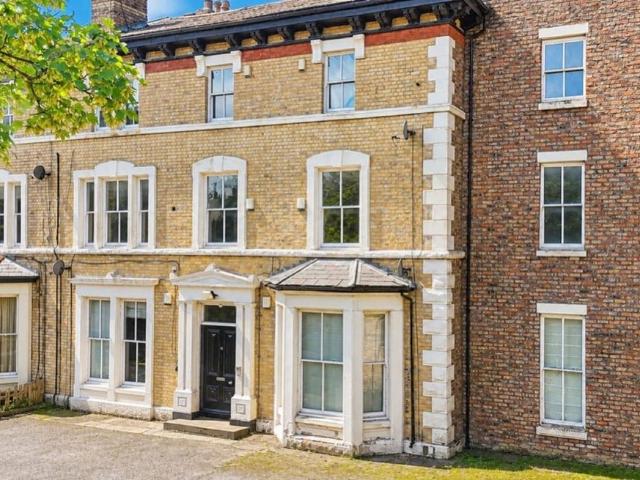 Flat for sale in Calderstones