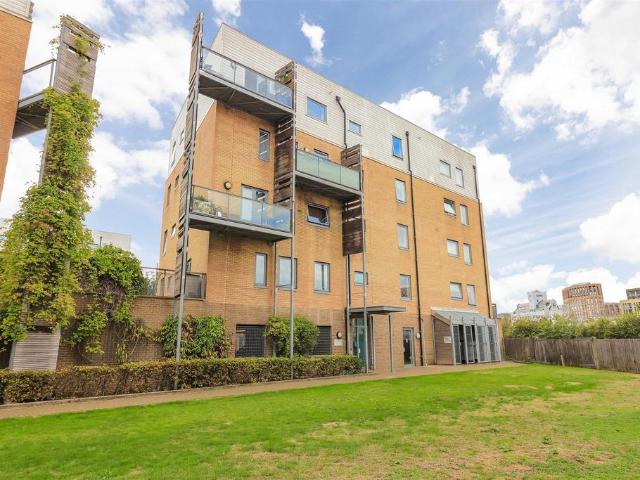 Flat for sale in Clifton Road Industrial Estate, Cambridge