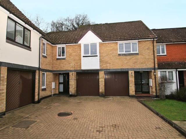 Flat for sale in Goldsworth Park, Woking