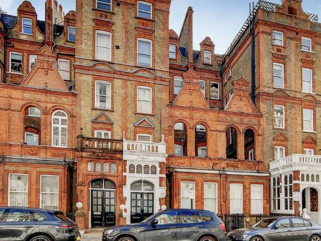 Flat for sale in South Kensington, Isle Of Man