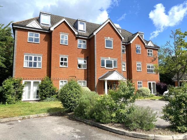 Flat for sale in Horsell, Woking