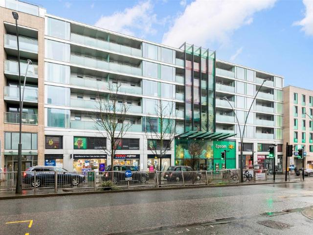 Flat for sale in Woodcote, Epsom