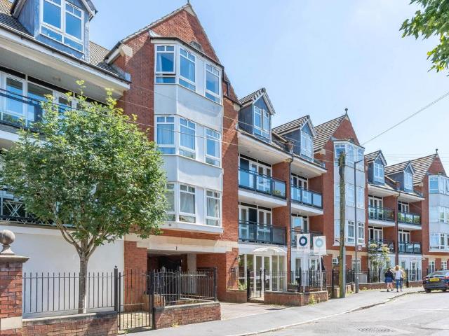 Flat for sale in Feckenham, City Of Bristol