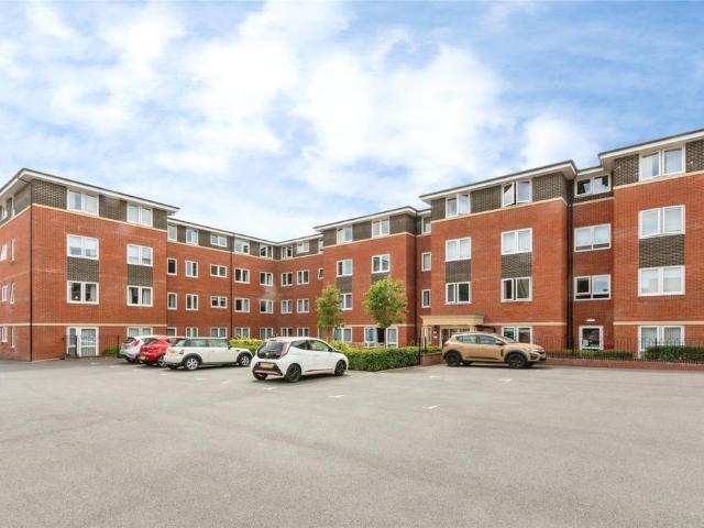 Flat for sale in Basingstoke, Basingstoke and Deane