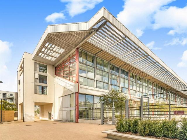 Flat for sale in Finsbury Park, Greater London