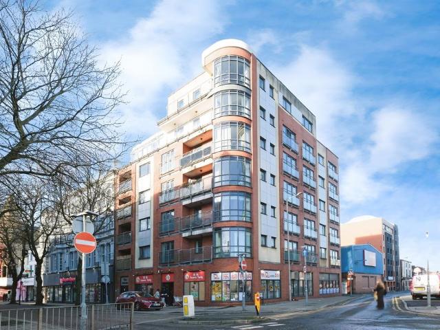 Flat for sale in Islington, Calderstones
