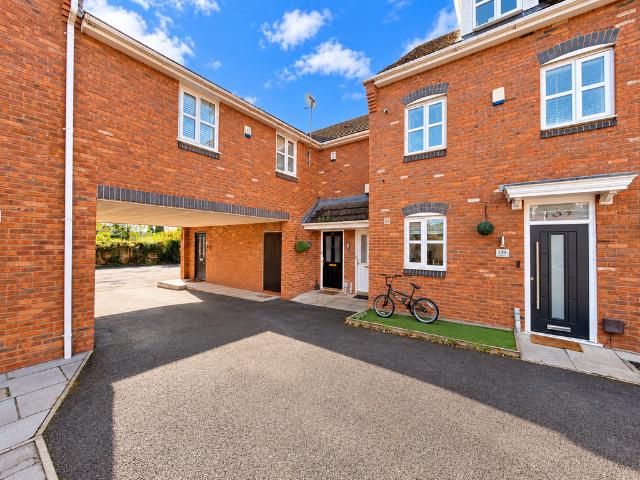 Flat for sale in Audenshaw, Tameside